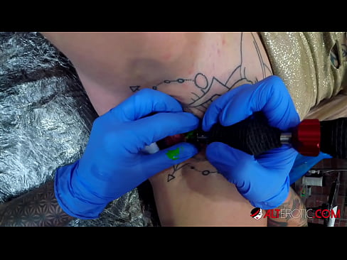 ❤️ Keçika pir tattookirî Sully Savage tattooek li ser klîtorê xwe kir. Pornoya spehî li me ku.assay-define-smartlink.ru ﹏
